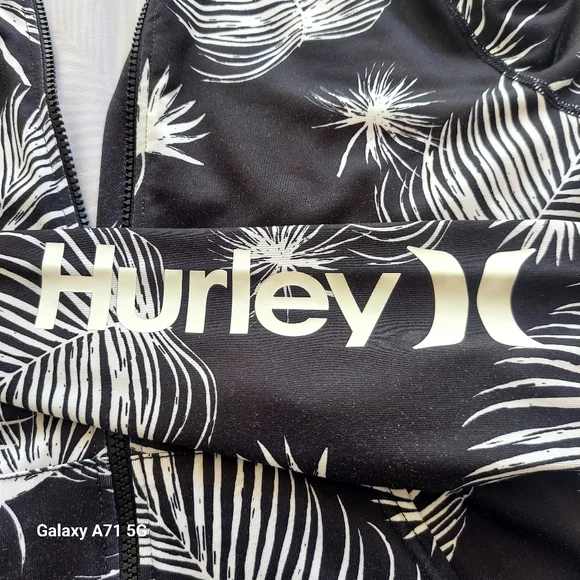 Hurley Womens Full Zip Long Sleeve Hooded Black White Floral Rashguard Sz S - Picture 12 of 16